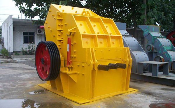 螢石錘式破碎機(jī) 螢石錘式破碎機(jī)